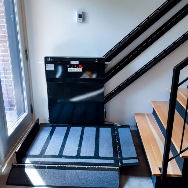 Atlas AC-105 Incline Platform Lift